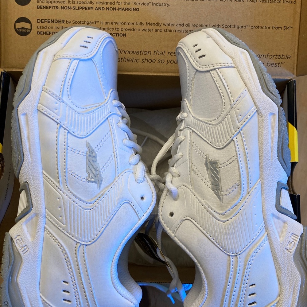 Avia Leather Sneakers NIB Women 6.5